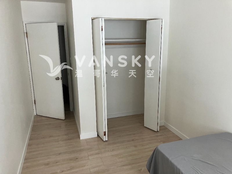 250202115725_Bedroom 1 closet.jpg